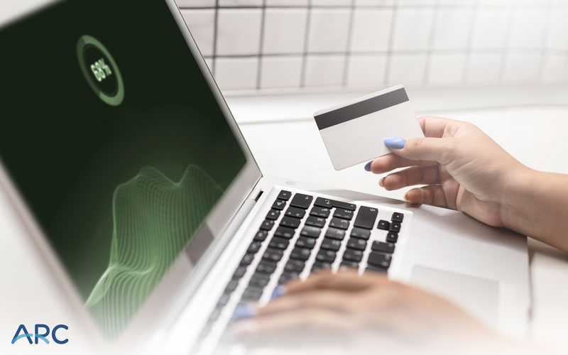 چرا باید از دایرکت دبیت استفاده کنیم؟