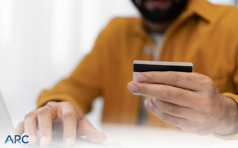 چرا باید از دایرکت دبیت استفاده کنیم؟